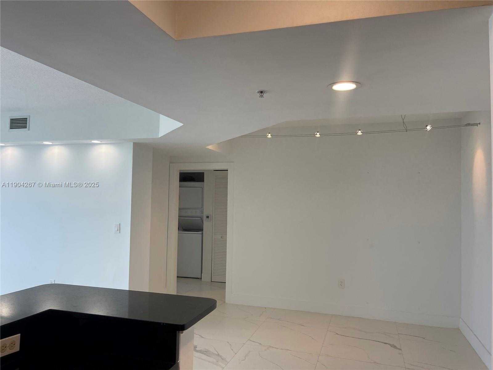 Small Image of 18800 NORTH EAST 29TH AVE #825, Aventura Number 4