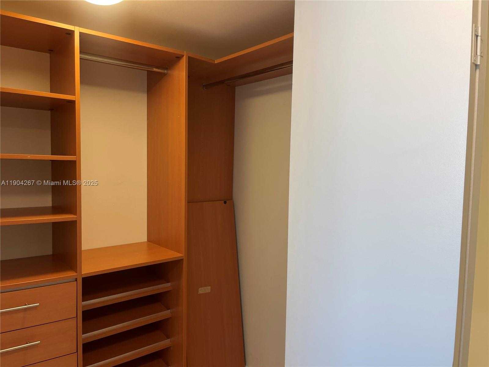 Small Image of 18800 NORTH EAST 29TH AVE #825, Aventura Number 9