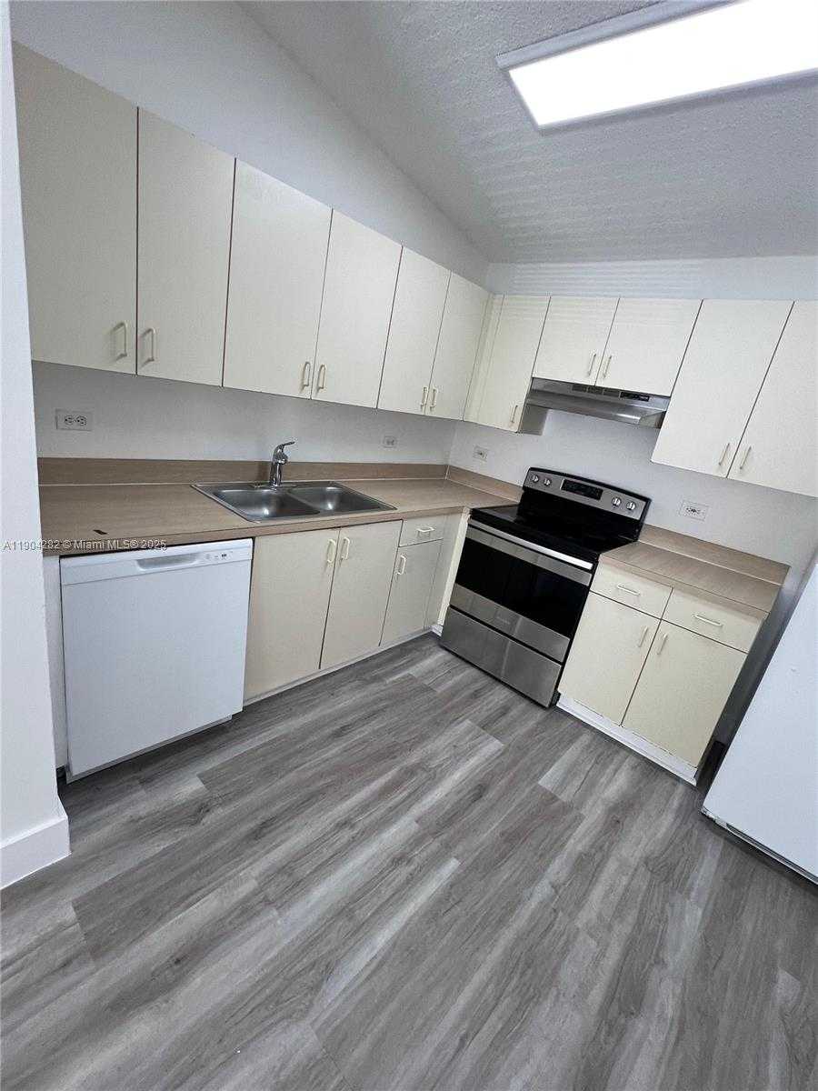 Small Image of Hollywood Number 2