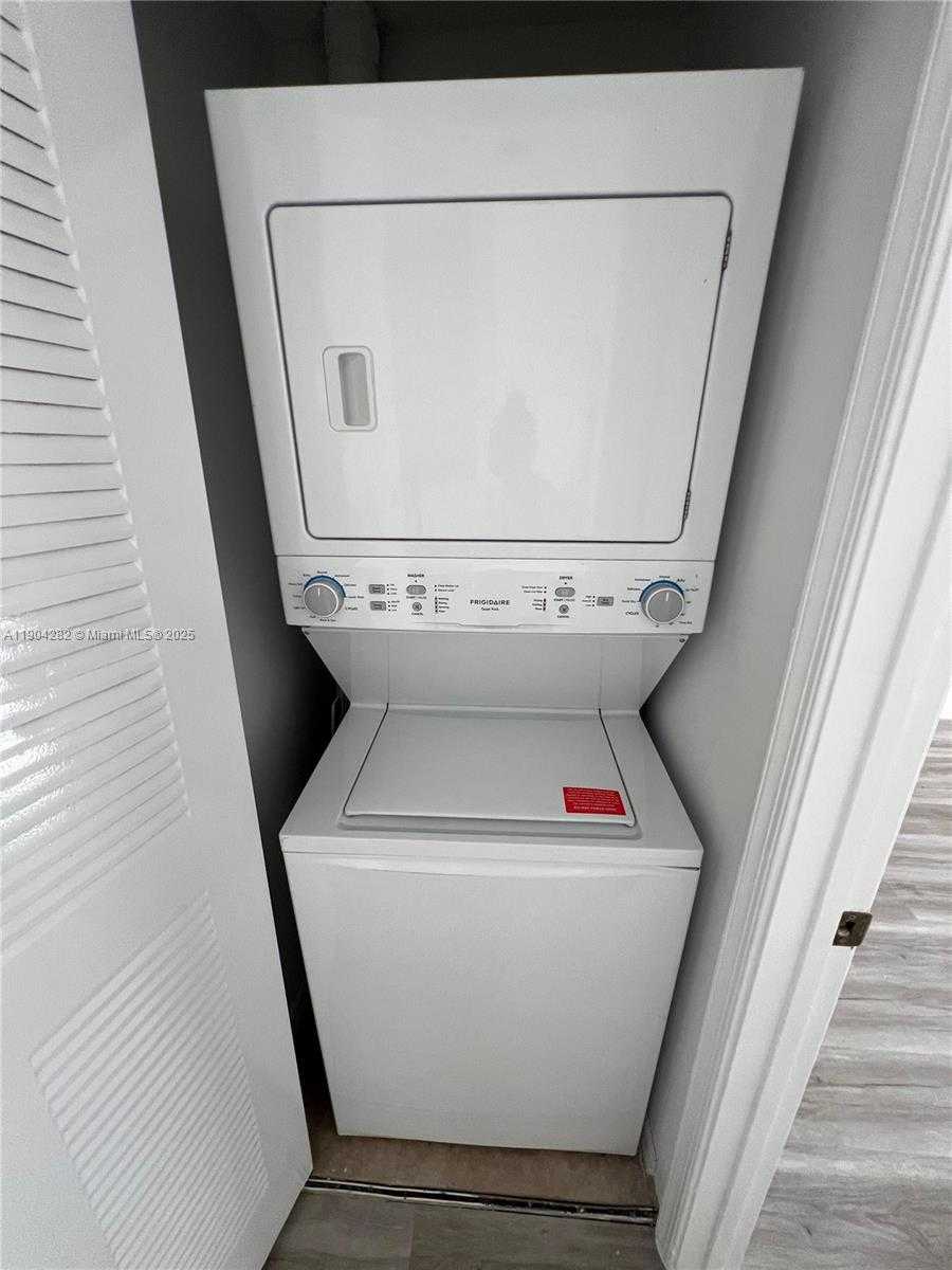 Small Image of Hollywood Number 5