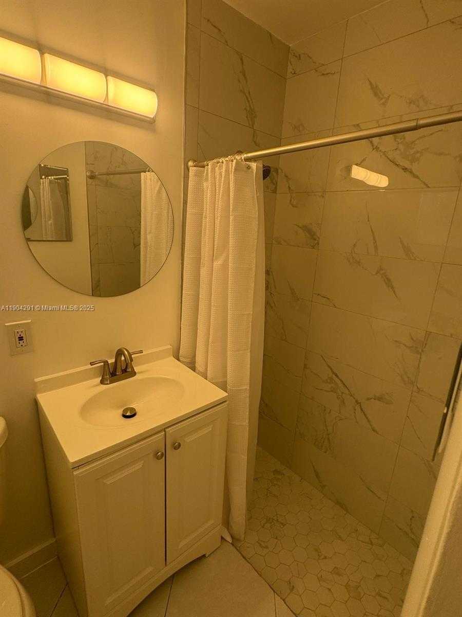 Small Image of 15211 NORTH EAST 10TH AVE, North Miami Beach Number 11