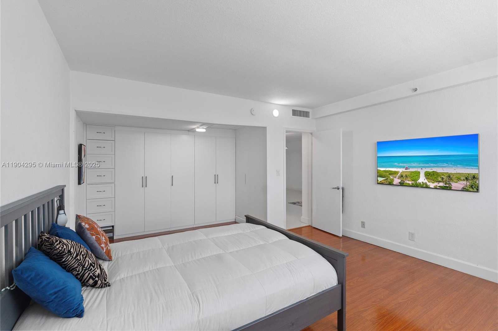 Small Image of 401 69TH ST #1204, Miami Beach Number 16