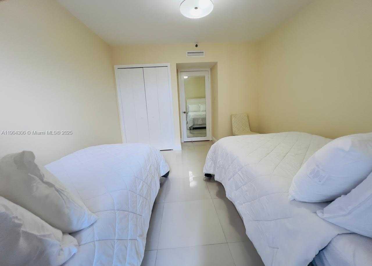 Small Image of 19355 TURNBERRY WAY #10A, Aventura Number 13