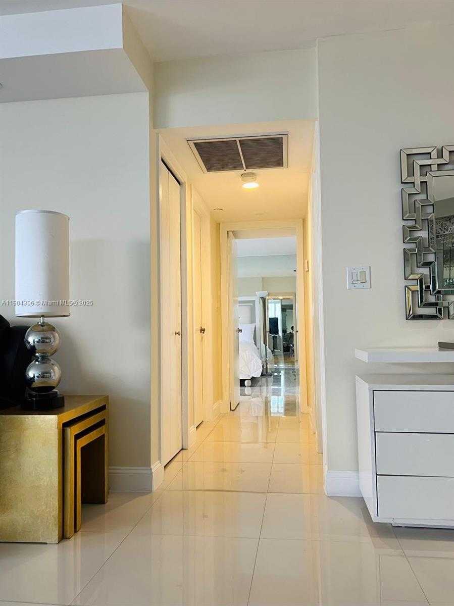 Small Image of 19355 TURNBERRY WAY #10A, Aventura Number 2