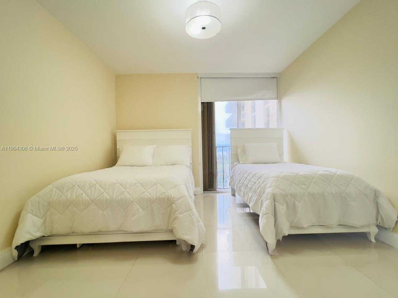 Small Image of 19355 TURNBERRY WAY #10A, Aventura Number 4