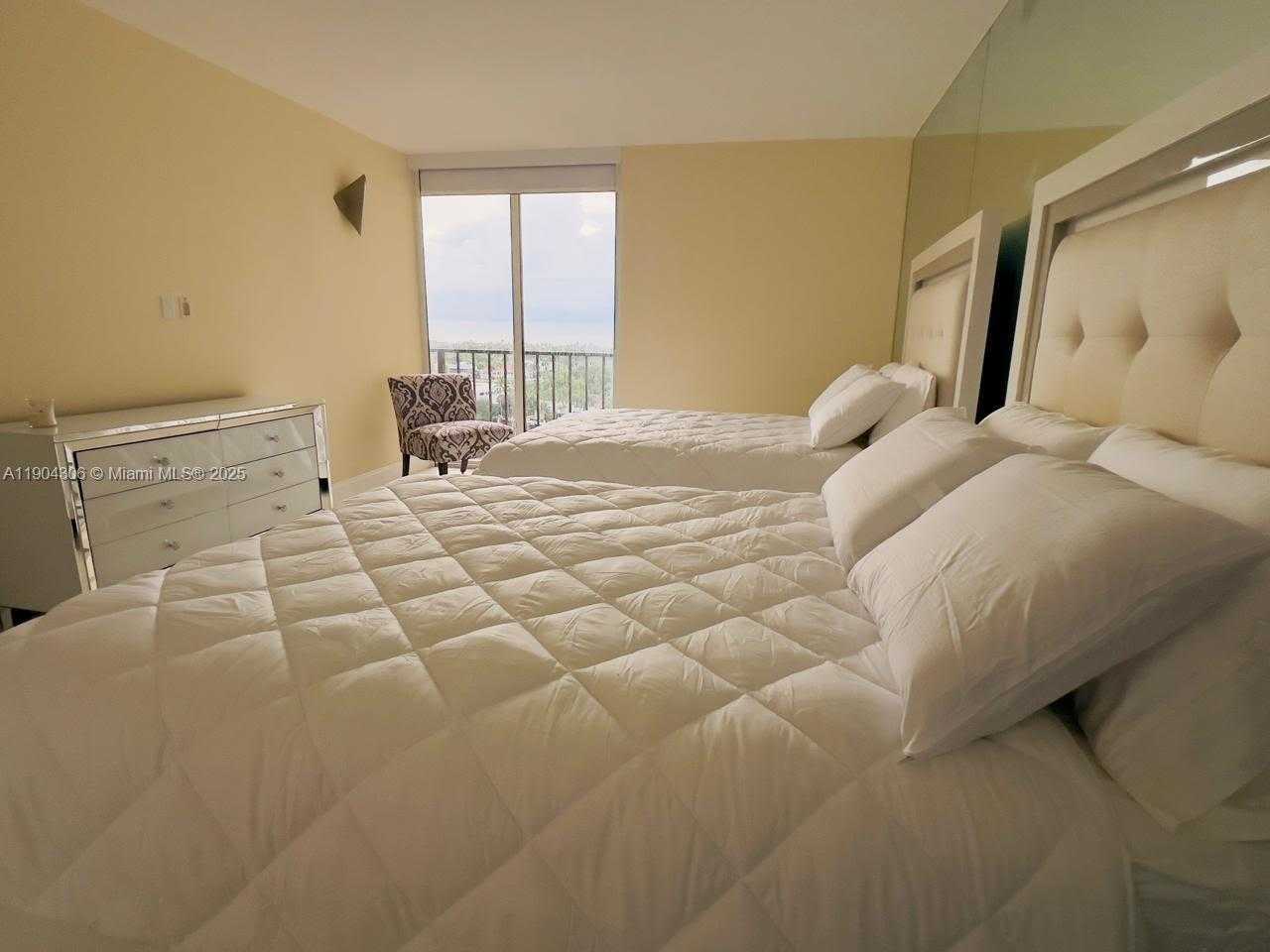 Small Image of 19355 TURNBERRY WAY #10A, Aventura Number 6