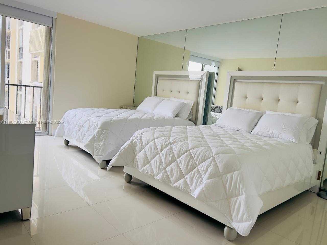 Small Image of 19355 TURNBERRY WAY #10A, Aventura Number 7