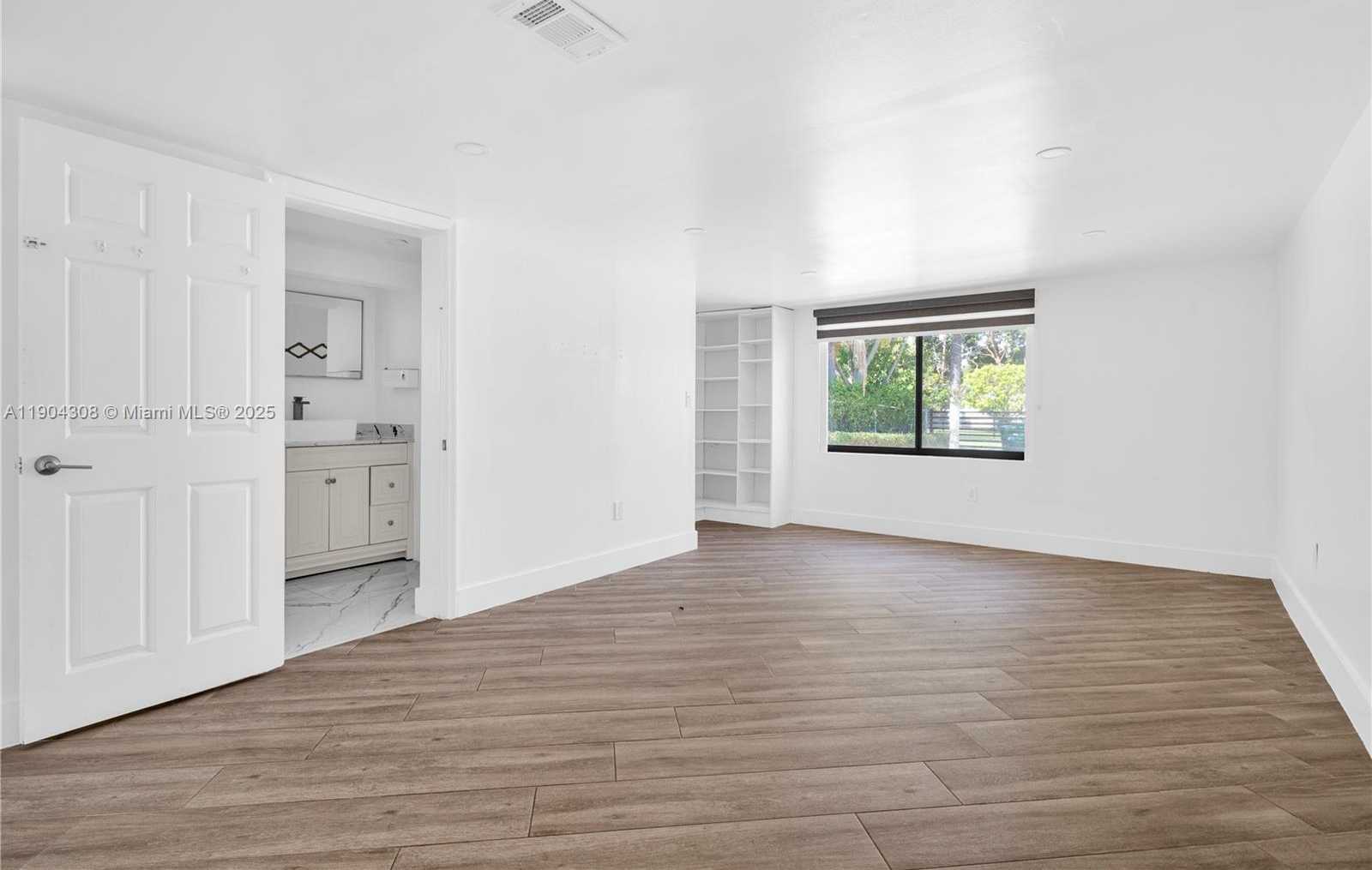 Small Image of 14970 LEISURE DR #14970, Homestead Number 10