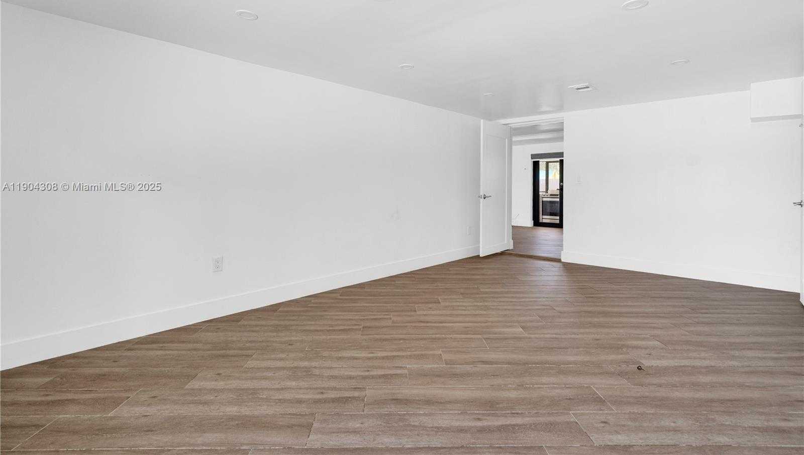 Small Image of 14970 LEISURE DR #14970, Homestead Number 12