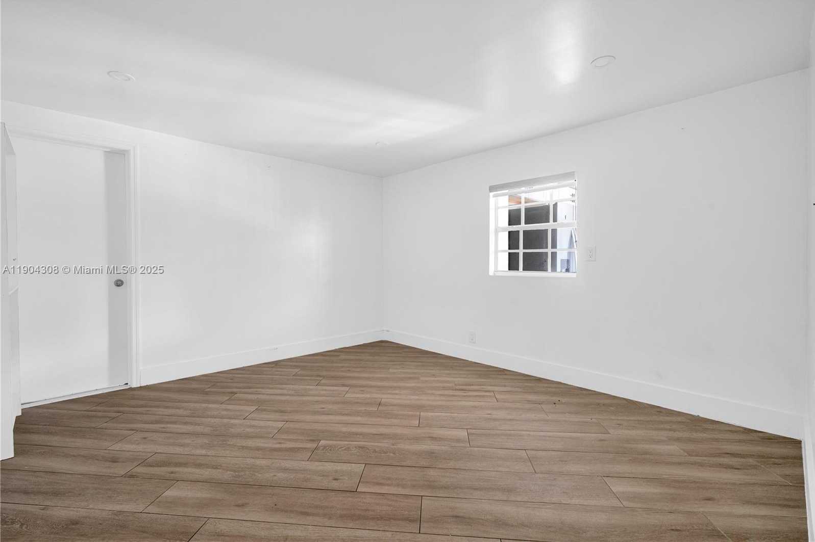 Small Image of 14970 LEISURE DR #14970, Homestead Number 17