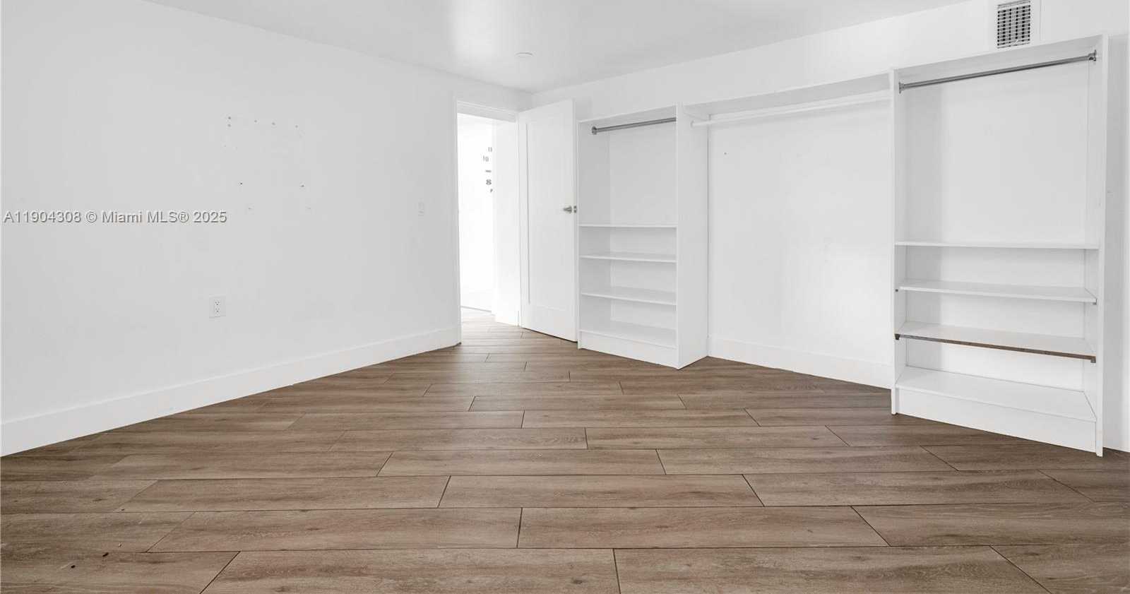 Small Image of 14970 LEISURE DR #14970, Homestead Number 18