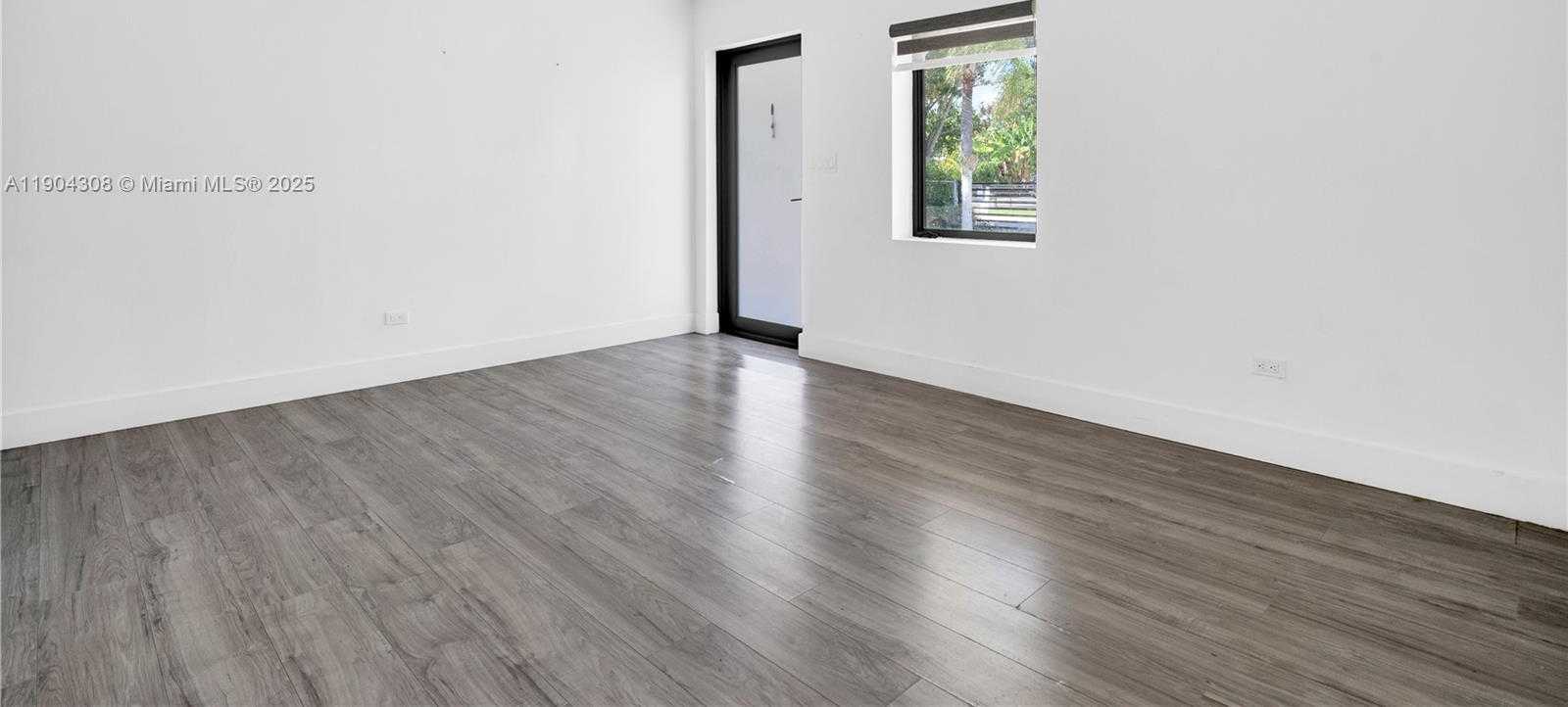 Small Image of 14970 LEISURE DR #14970, Homestead Number 2