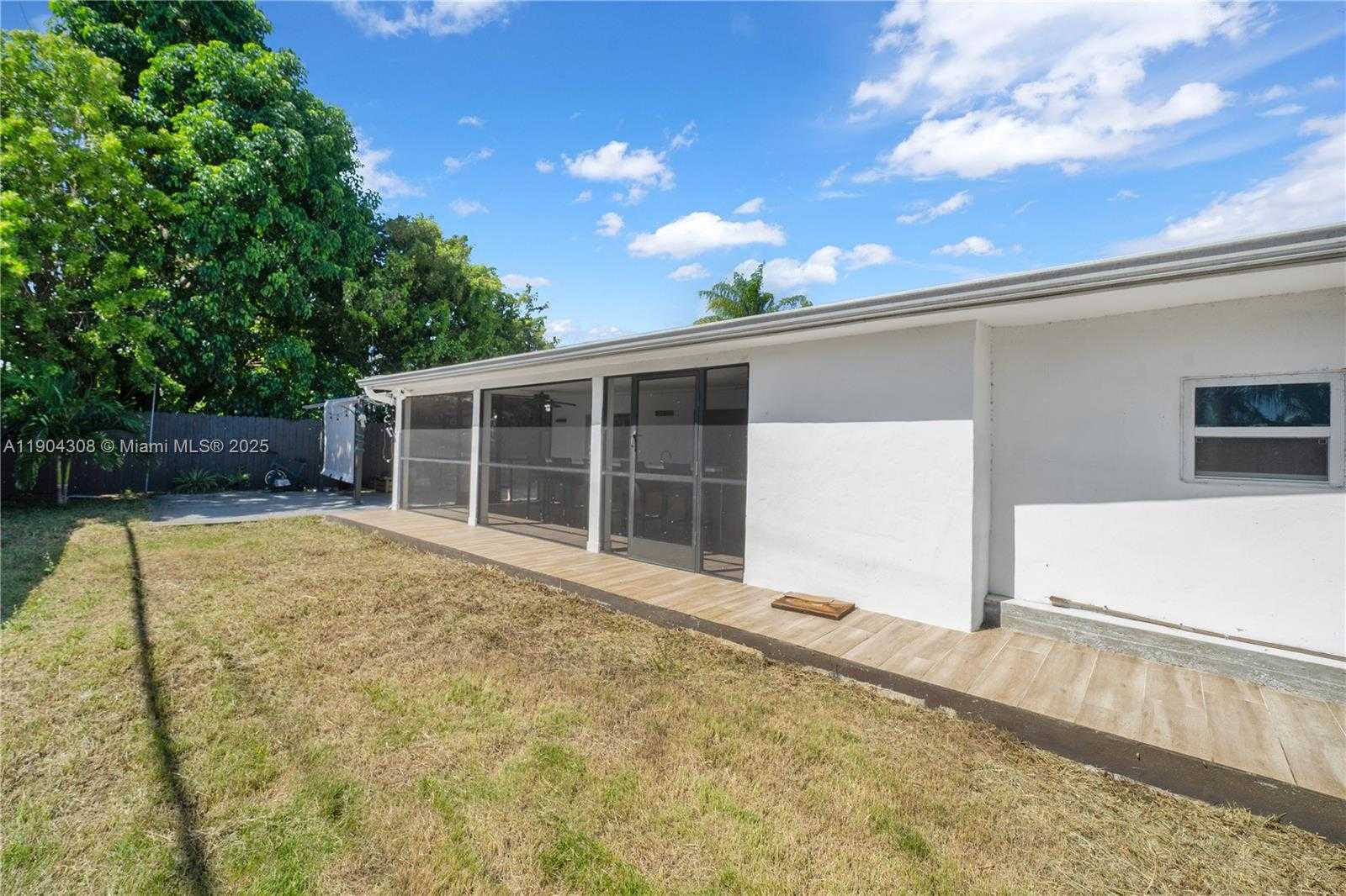 Small Image of 14970 LEISURE DR #14970, Homestead Number 29