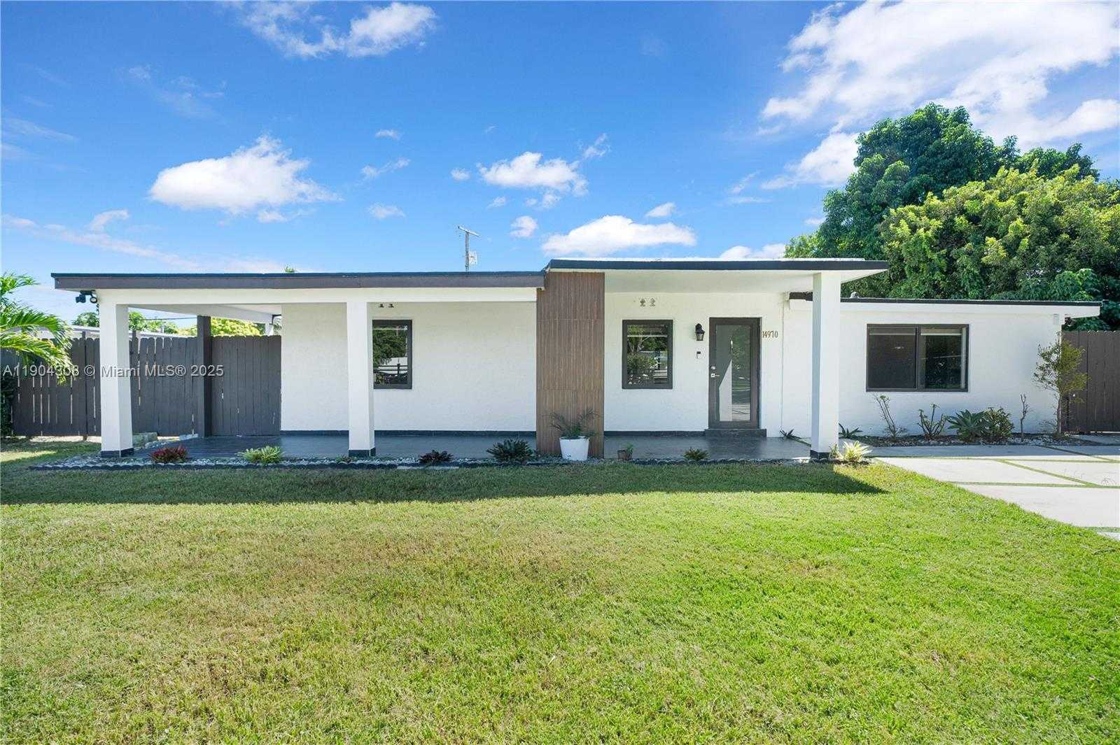 Small Image of 14970 LEISURE DR #14970, Homestead Number 35