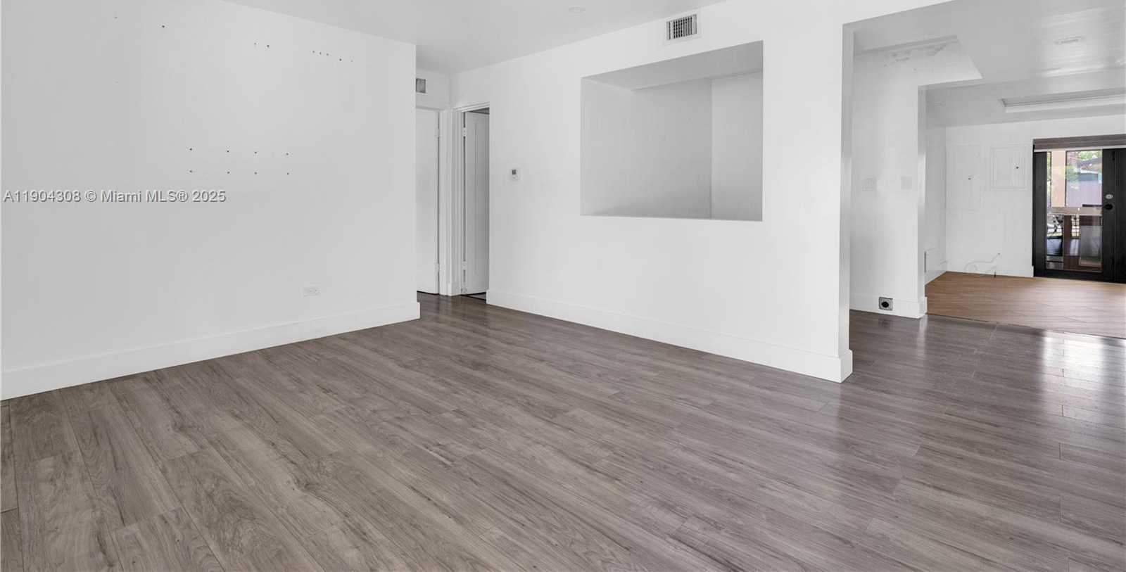 Small Image of 14970 LEISURE DR #14970, Homestead Number 4