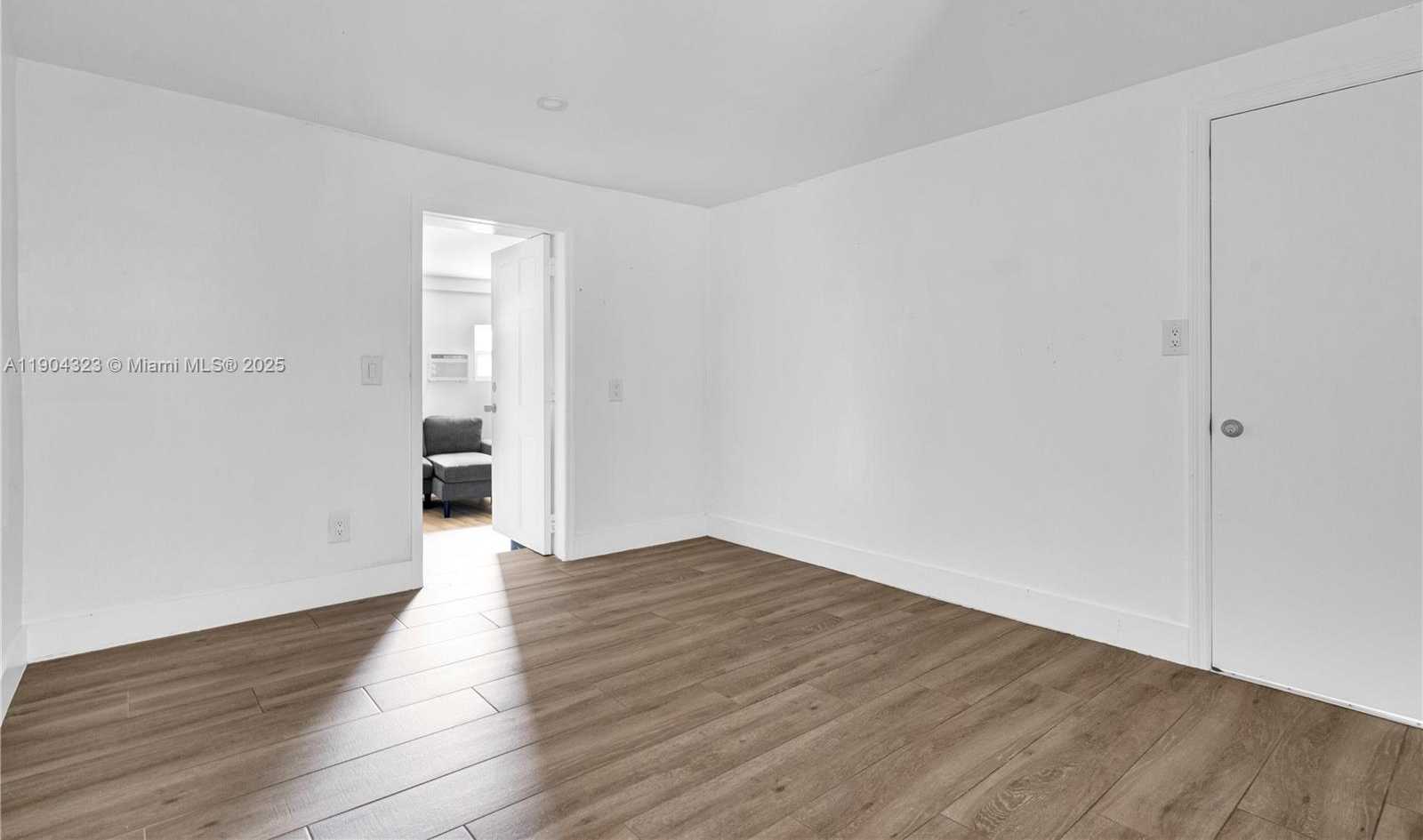 Small Image of 14970 LEISURE DR #1, Homestead Number 8