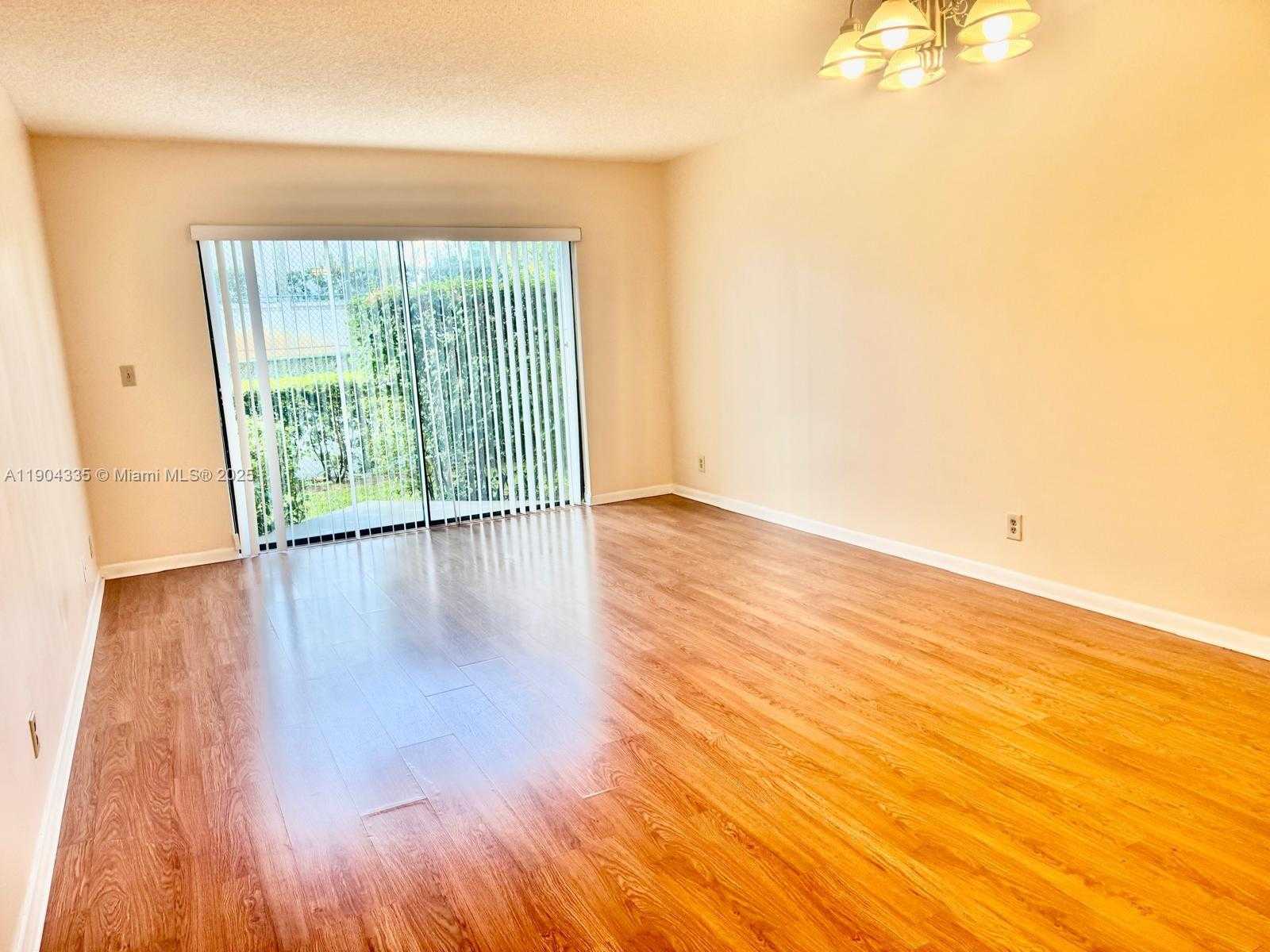 Small Image of 8290 LAKE DR #107, Doral Number 2