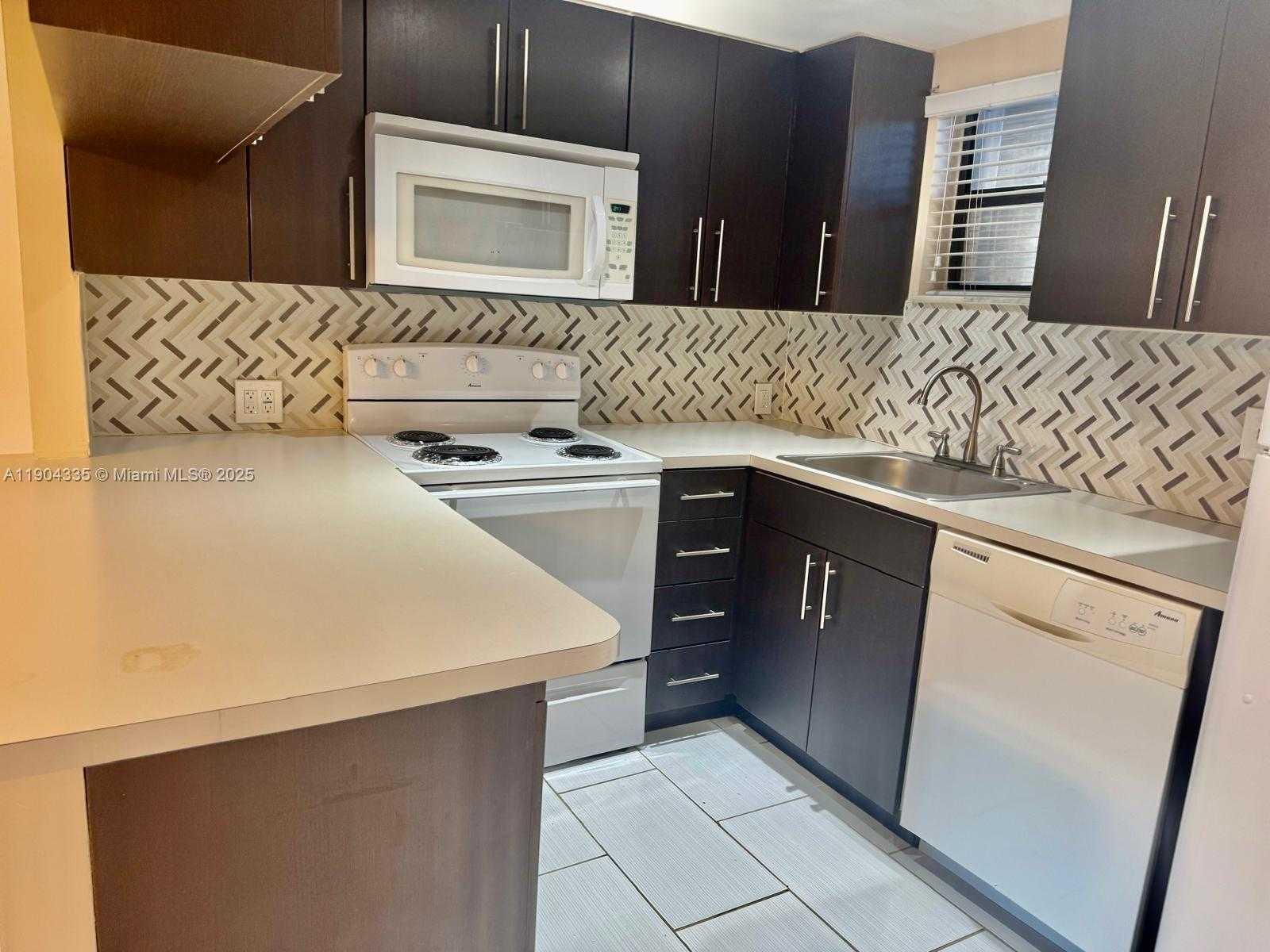 Small Image of 8290 LAKE DR #107, Doral Number 8