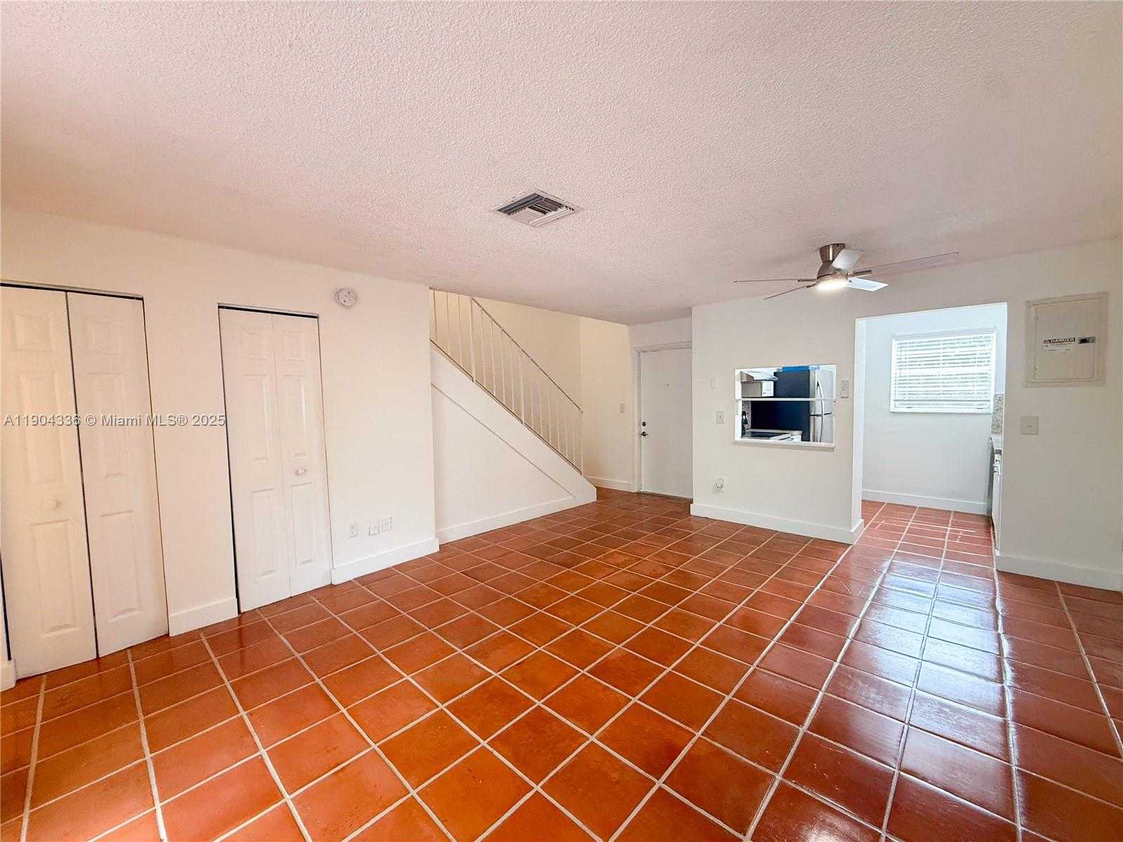 Small Image of 11 EDGEWATER DR #8, Coral Gables Number 2