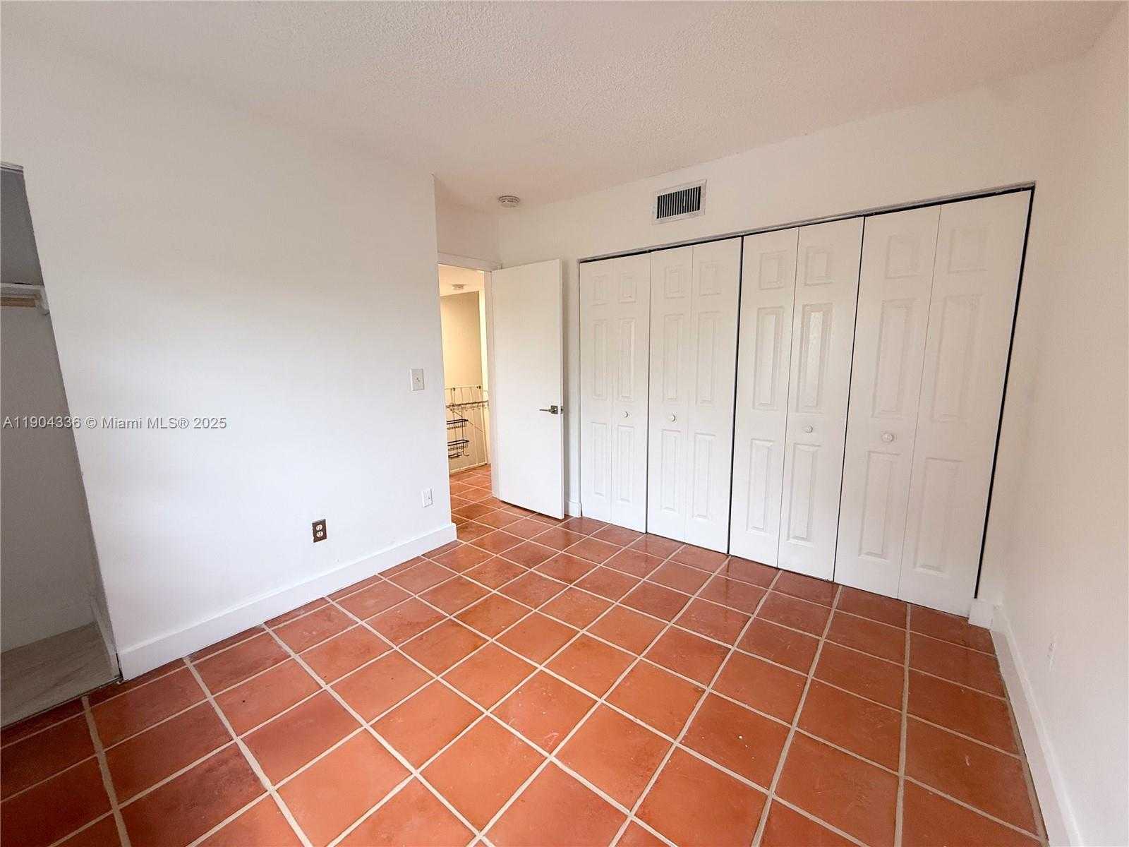 Small Image of 11 EDGEWATER DR #8, Coral Gables Number 5