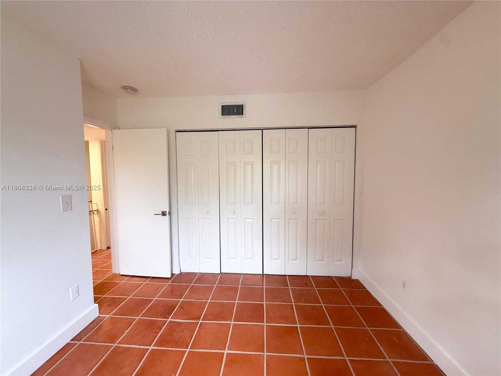 Small Image of 11 EDGEWATER DR #8, Coral Gables Number 6