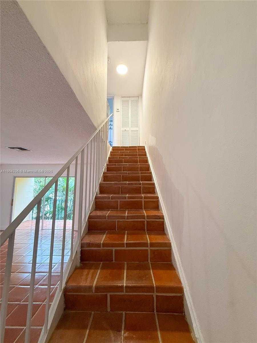 Small Image of 11 EDGEWATER DR #8, Coral Gables Number 7