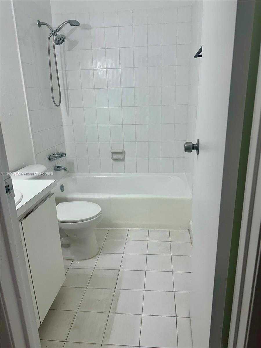 Small Image of 18007 NORTH WEST 68TH AVE #U-103, Hialeah Number 7