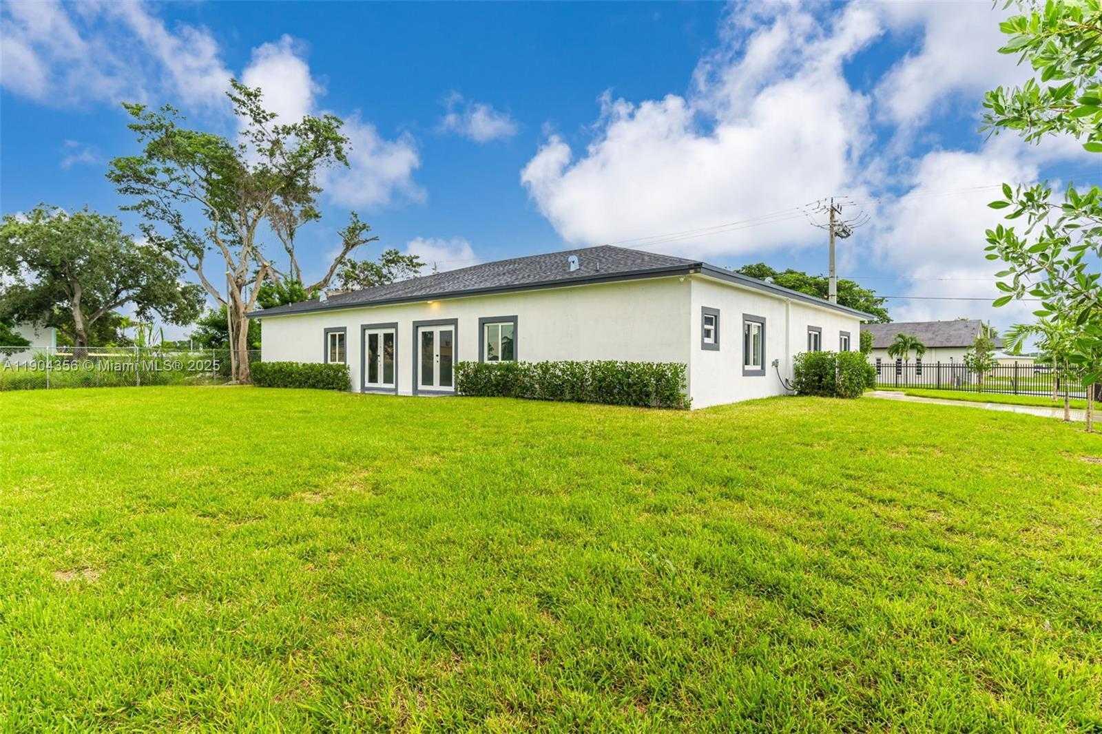 Small Image of 11870 SOUTH WEST 220TH ST #B, Miami Number 3