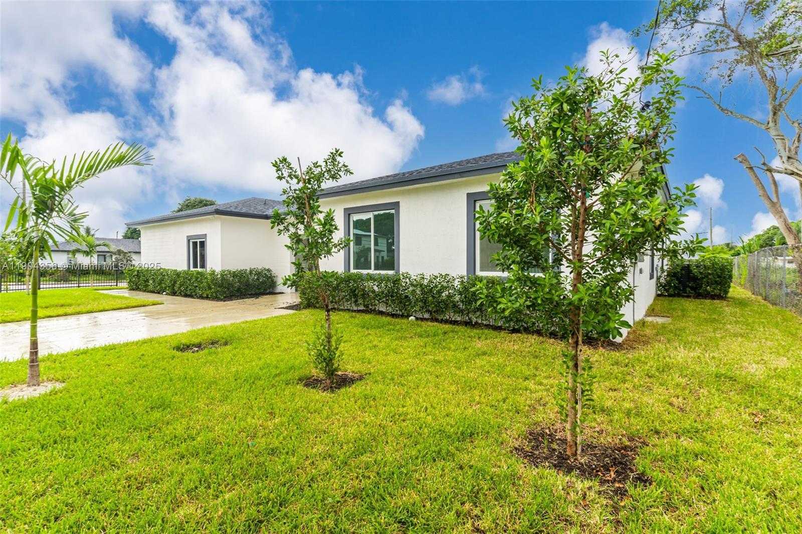 Small Image of 11870 SOUTH WEST 220TH ST #B, Miami Number 5