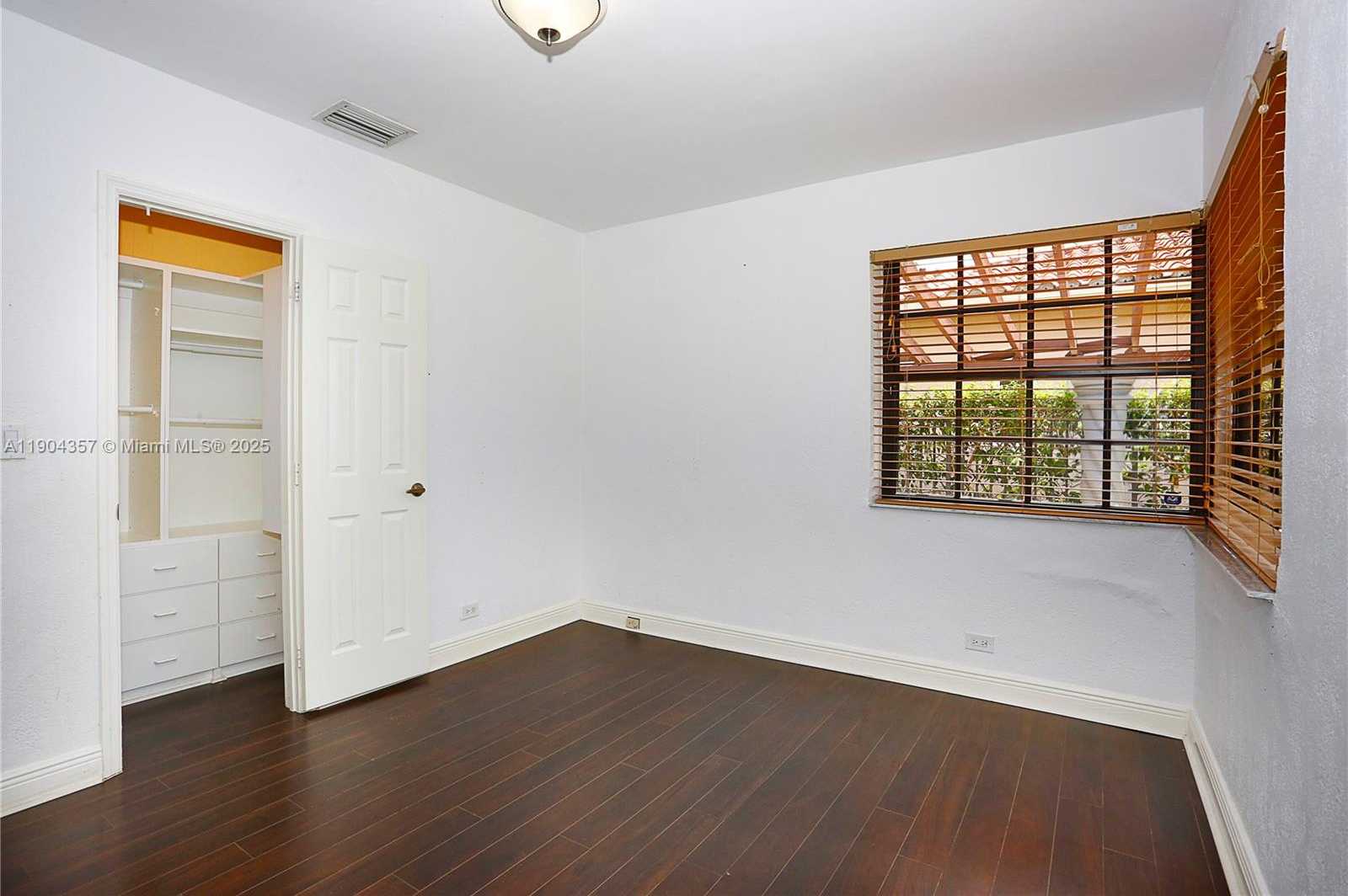 Small Image of 1027 SOUTH WEST 22 ST, Miami Number 14