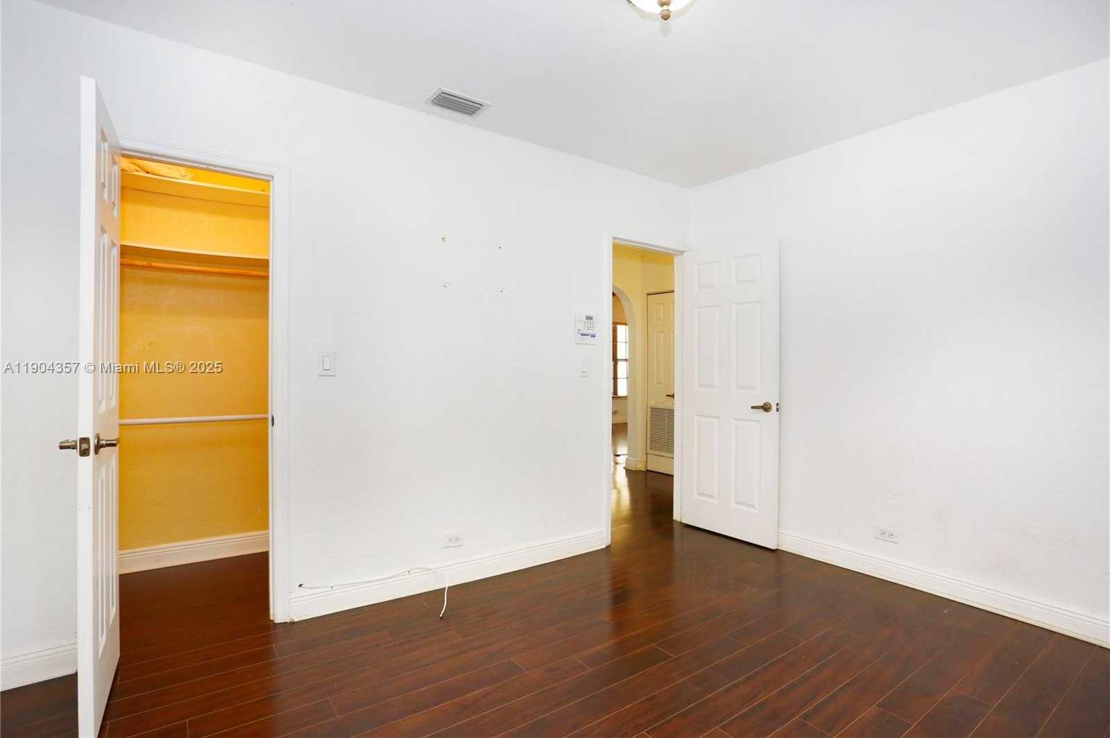 Small Image of 1027 SOUTH WEST 22 ST, Miami Number 16