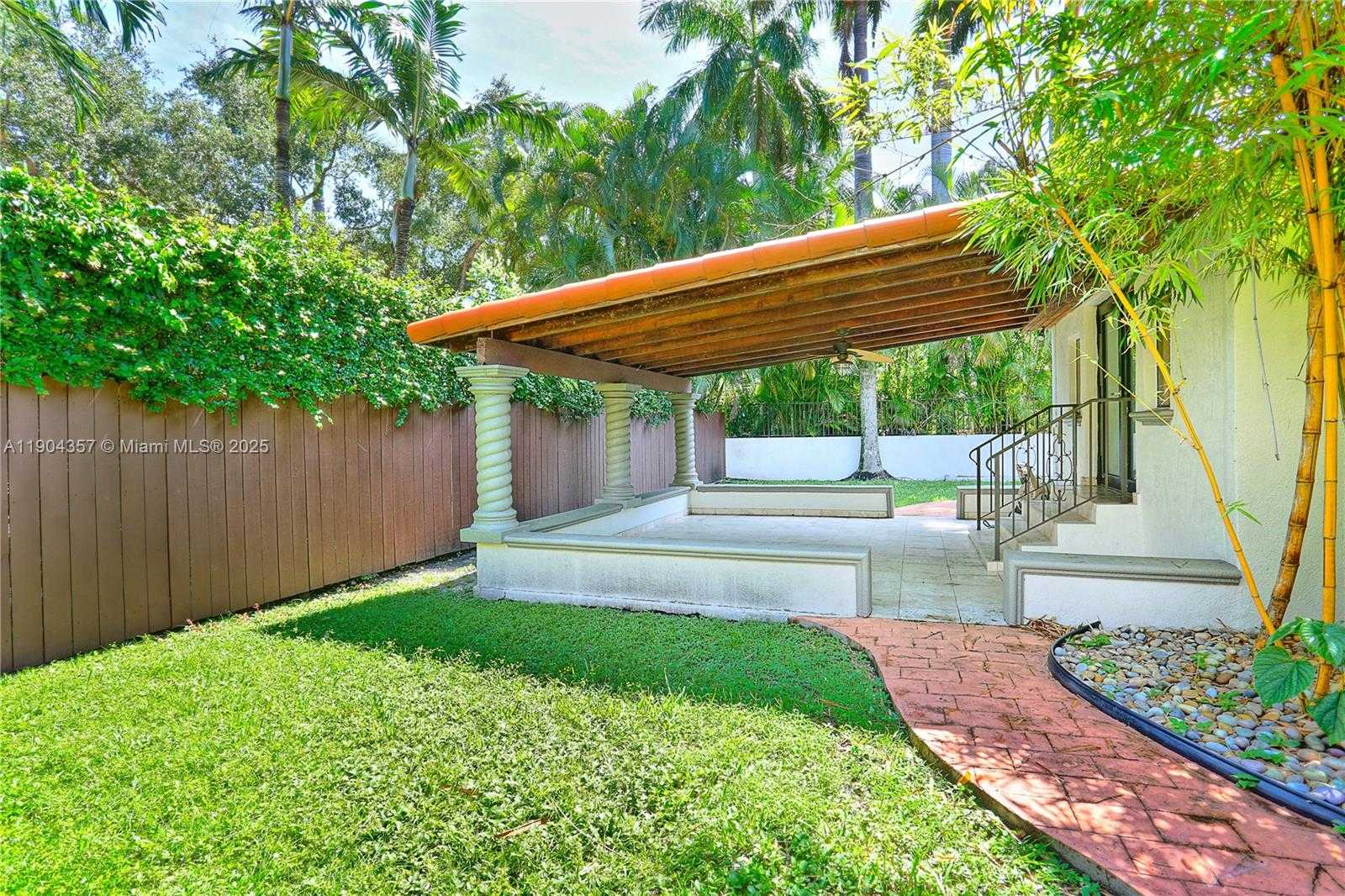 Small Image of 1027 SOUTH WEST 22 ST, Miami Number 19