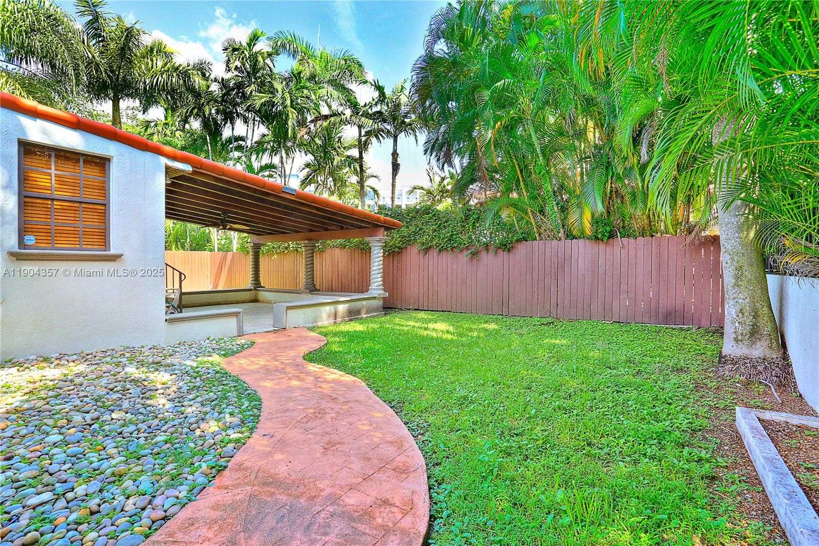 Small Image of 1027 SOUTH WEST 22 ST, Miami Number 20