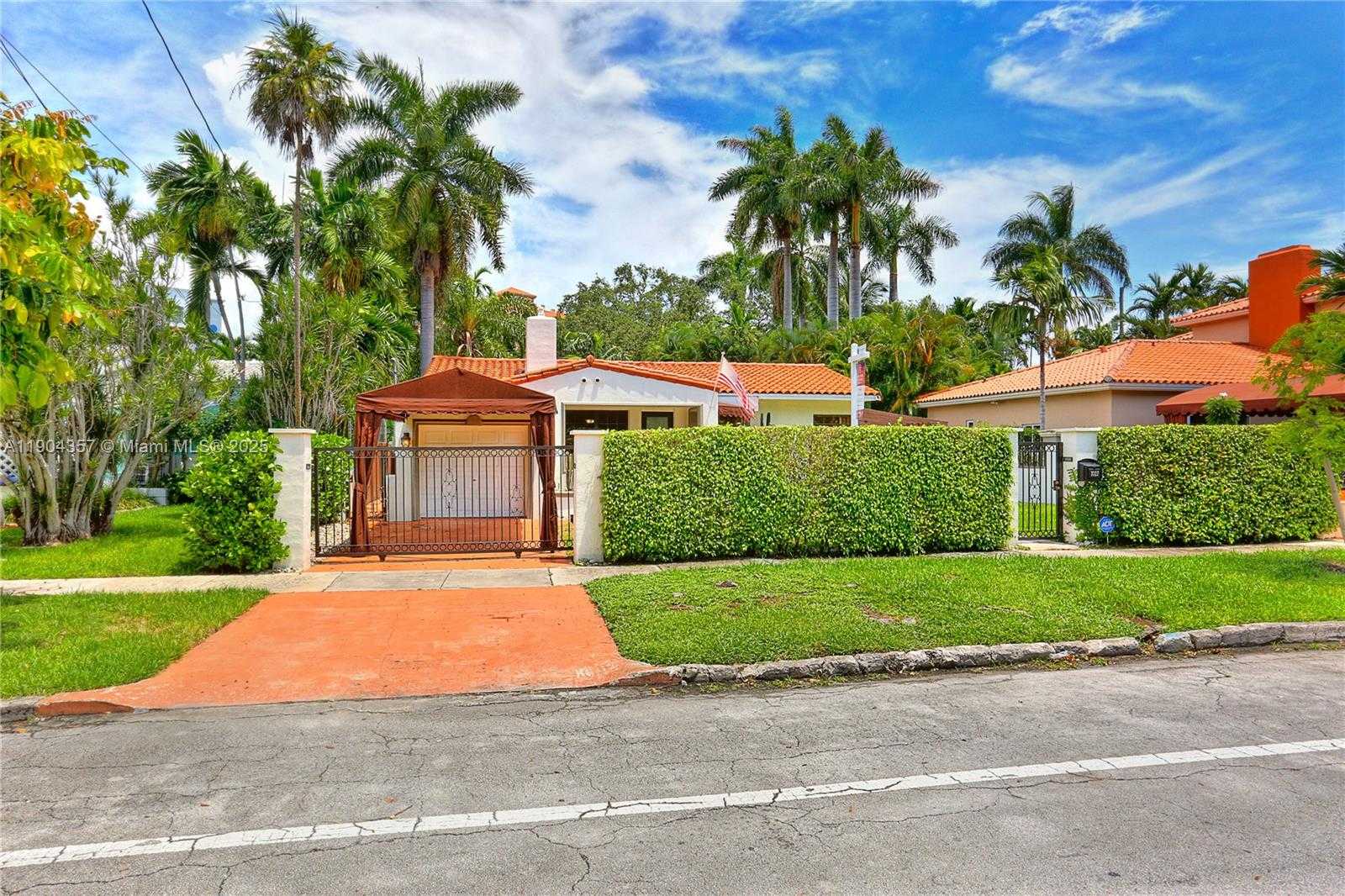 Small Image of 1027 SOUTH WEST 22 ST, Miami Number 26