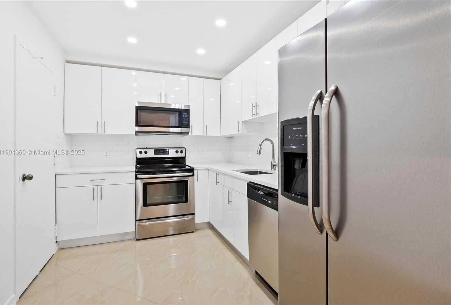 Small Image of 1985 SOUTH OCEAN DR #2M, Hallandale Beach Number 11