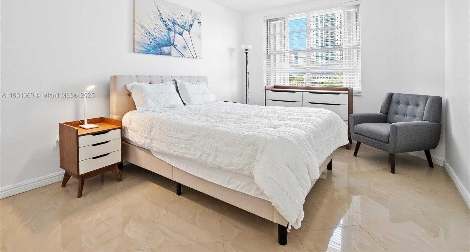 Small Image of 1985 SOUTH OCEAN DR #2M, Hallandale Beach Number 16