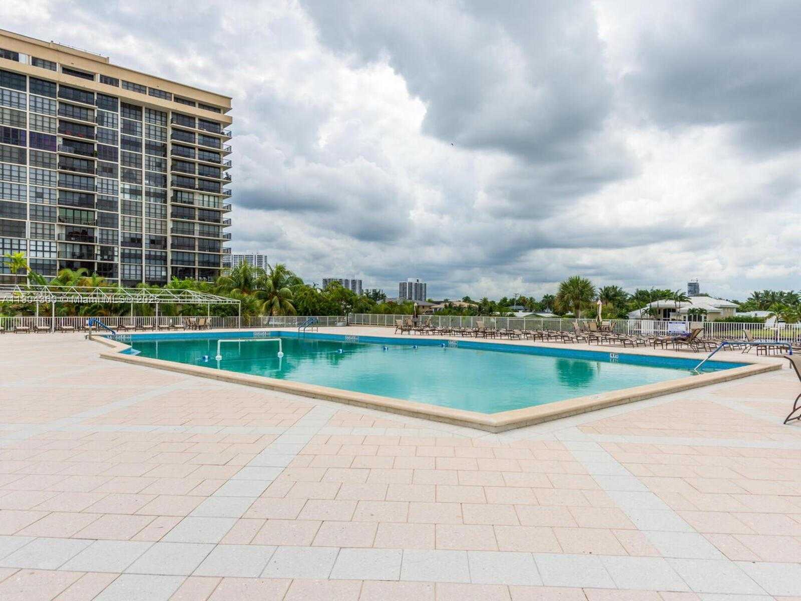 Small Image of 1985 SOUTH OCEAN DR #2M, Hallandale Beach Number 19