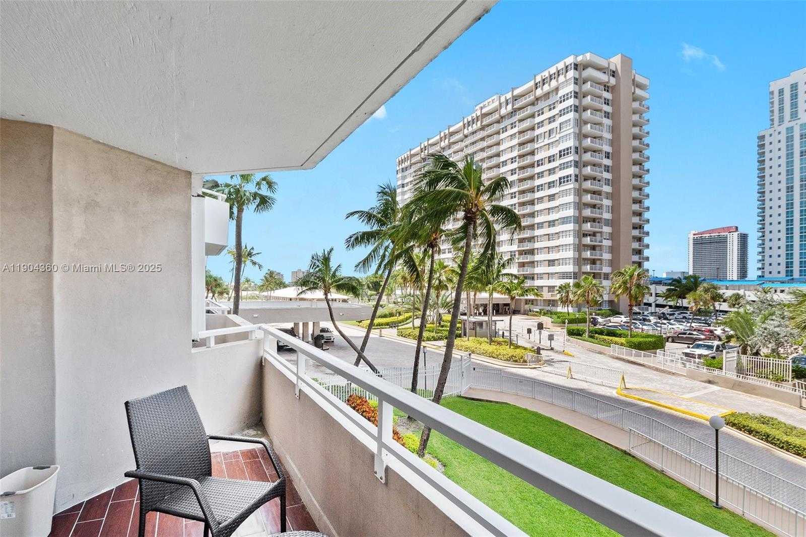 Small Image of 1985 SOUTH OCEAN DR #2M, Hallandale Beach Number 4