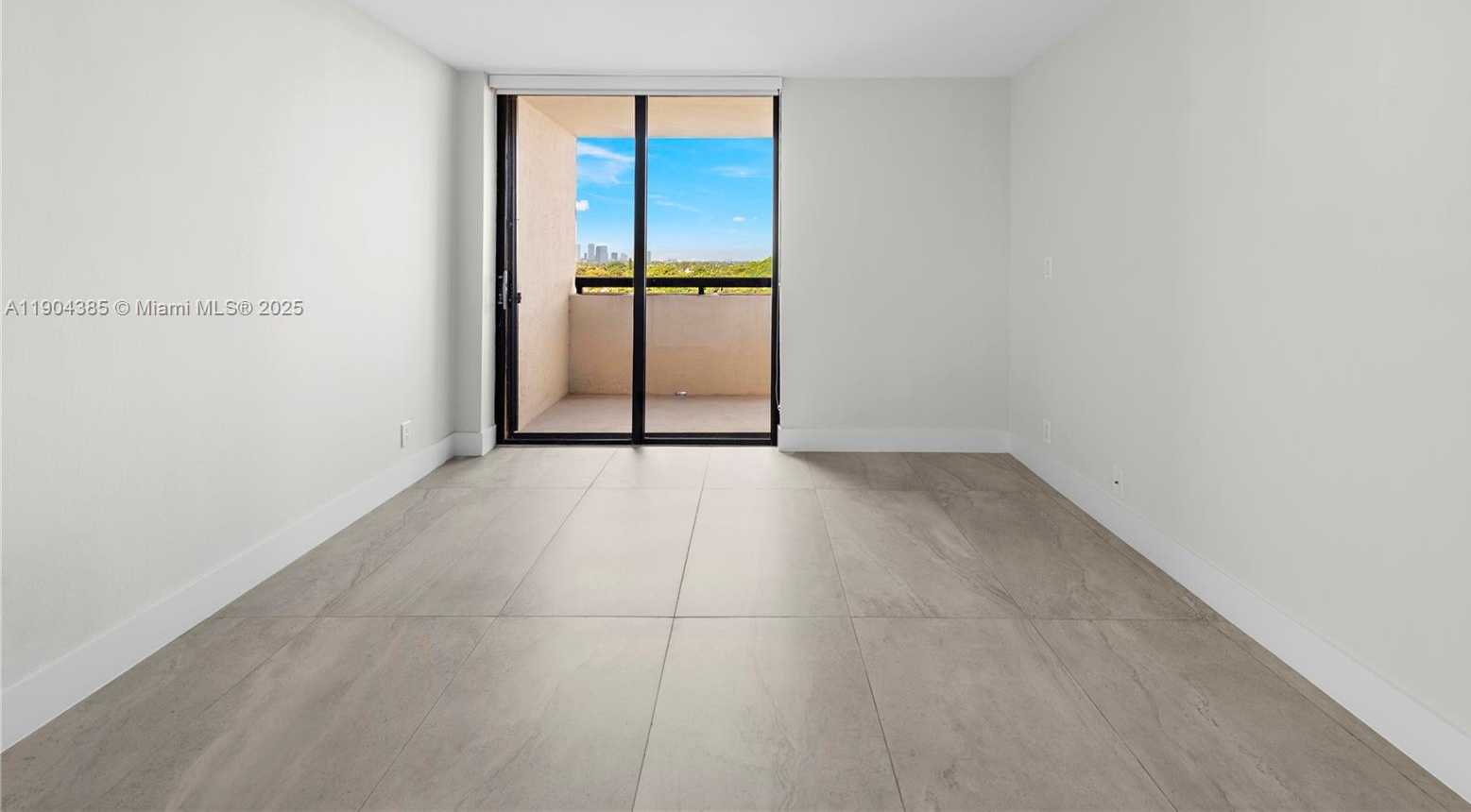 Small Image of 2555 COLLINS AVE #904, Miami Beach Number 15