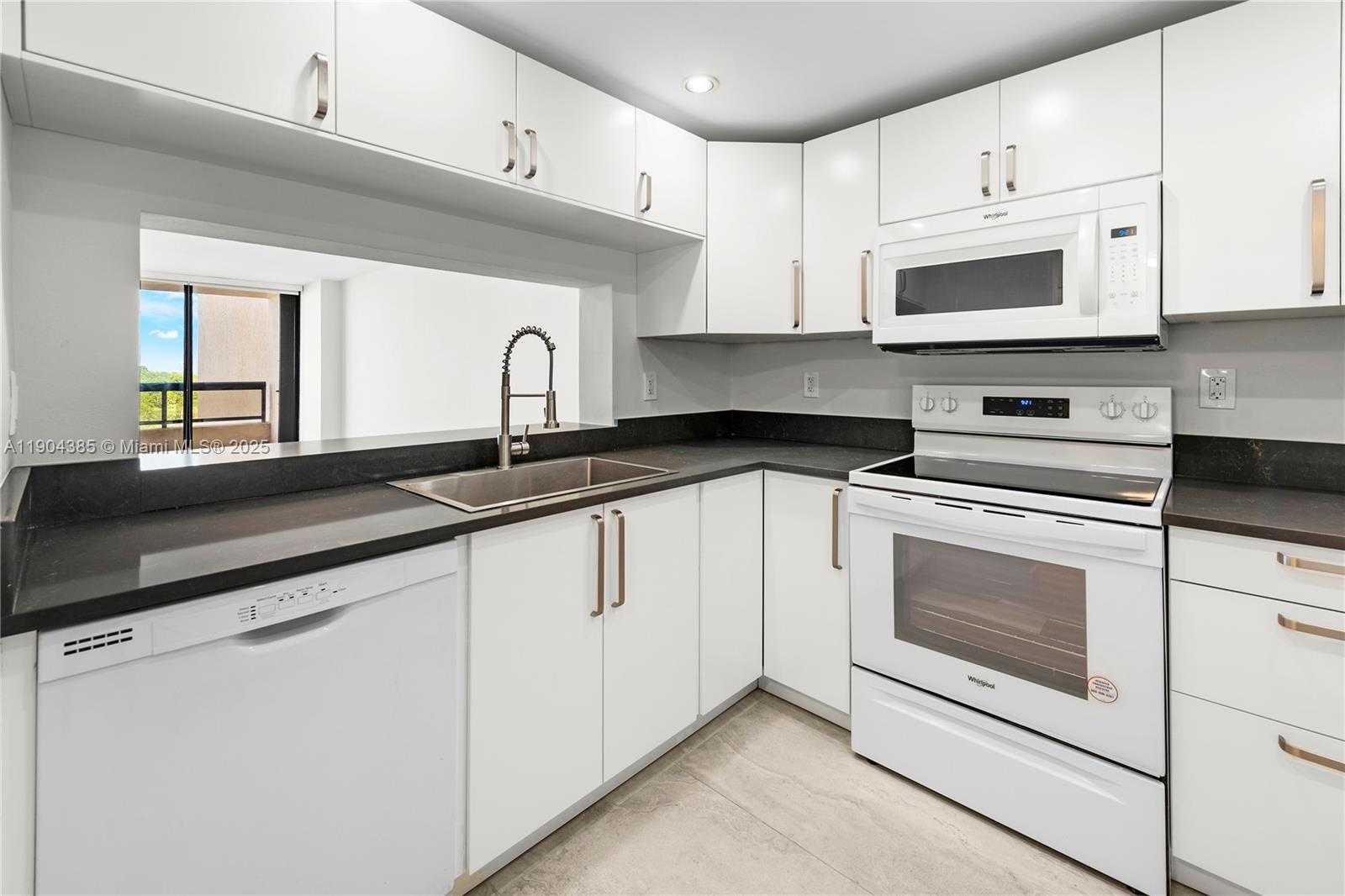 Small Image of 2555 COLLINS AVE #904, Miami Beach Number 20