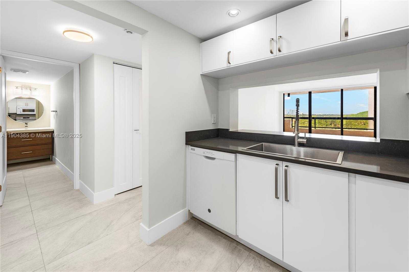 Small Image of 2555 COLLINS AVE #904, Miami Beach Number 21