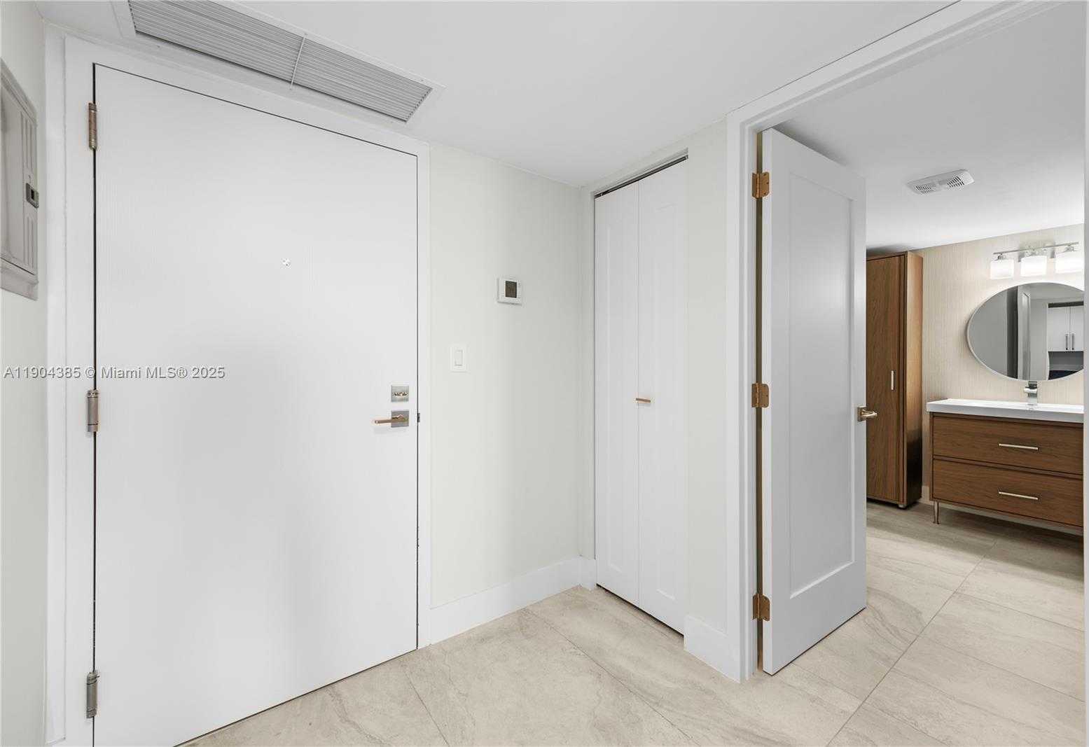Small Image of 2555 COLLINS AVE #904, Miami Beach Number 23