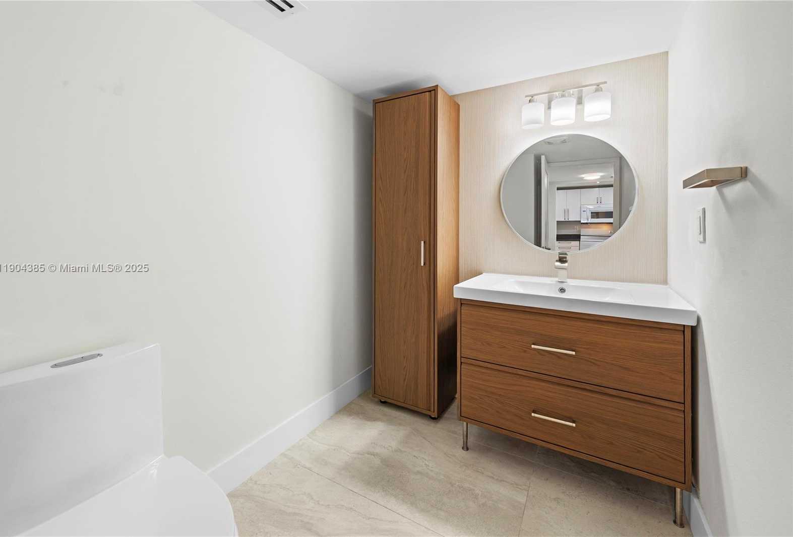 Small Image of 2555 COLLINS AVE #904, Miami Beach Number 24