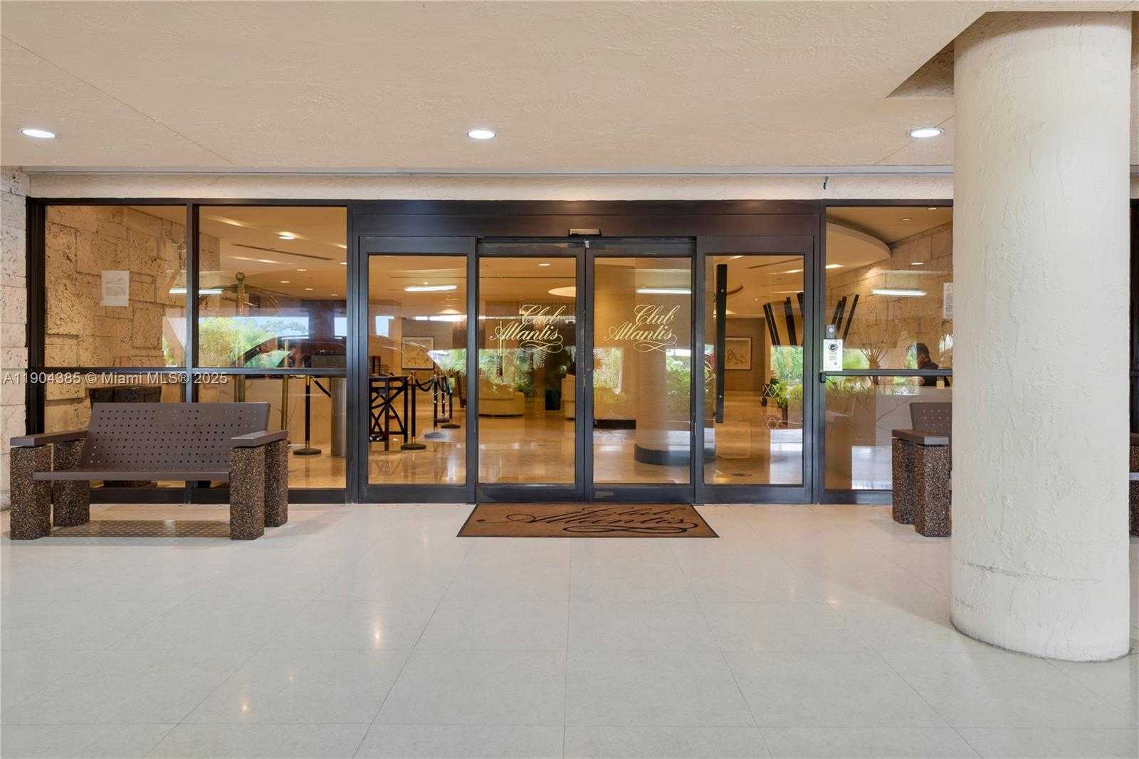 Small Image of 2555 COLLINS AVE #904, Miami Beach Number 25