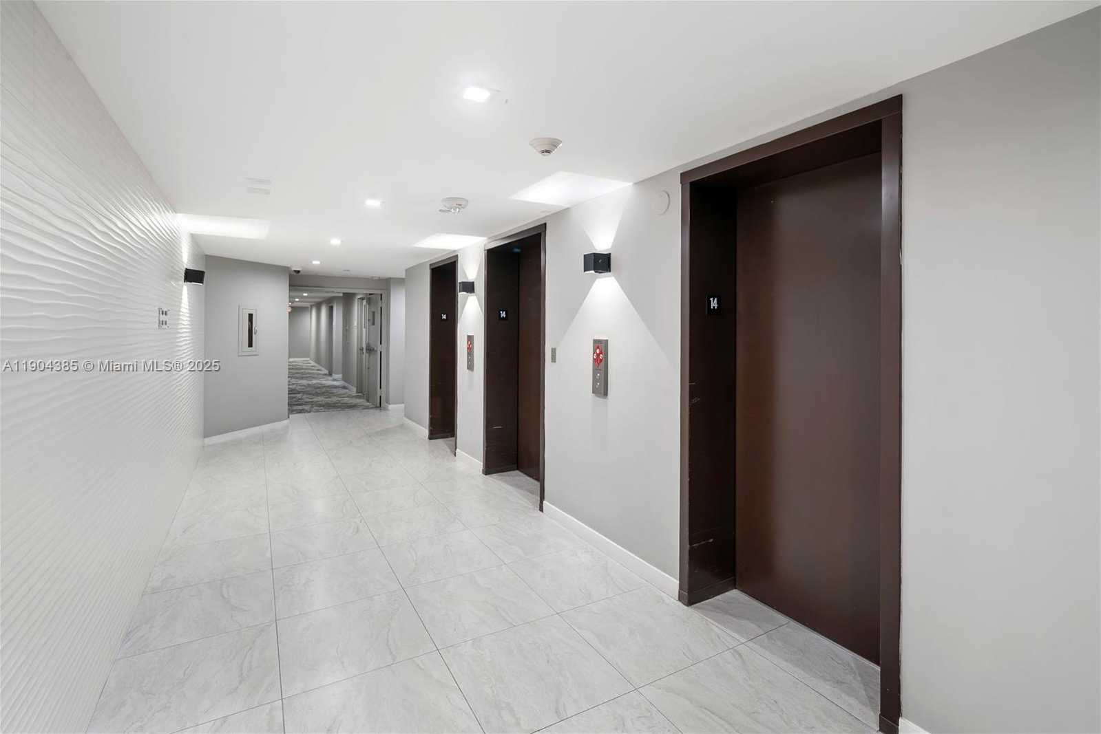 Small Image of 2555 COLLINS AVE #904, Miami Beach Number 29