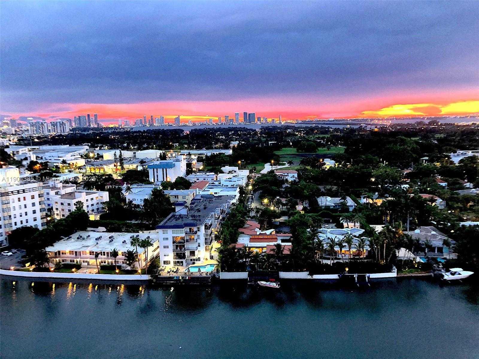 Small Image of 2555 COLLINS AVE #904, Miami Beach Number 3