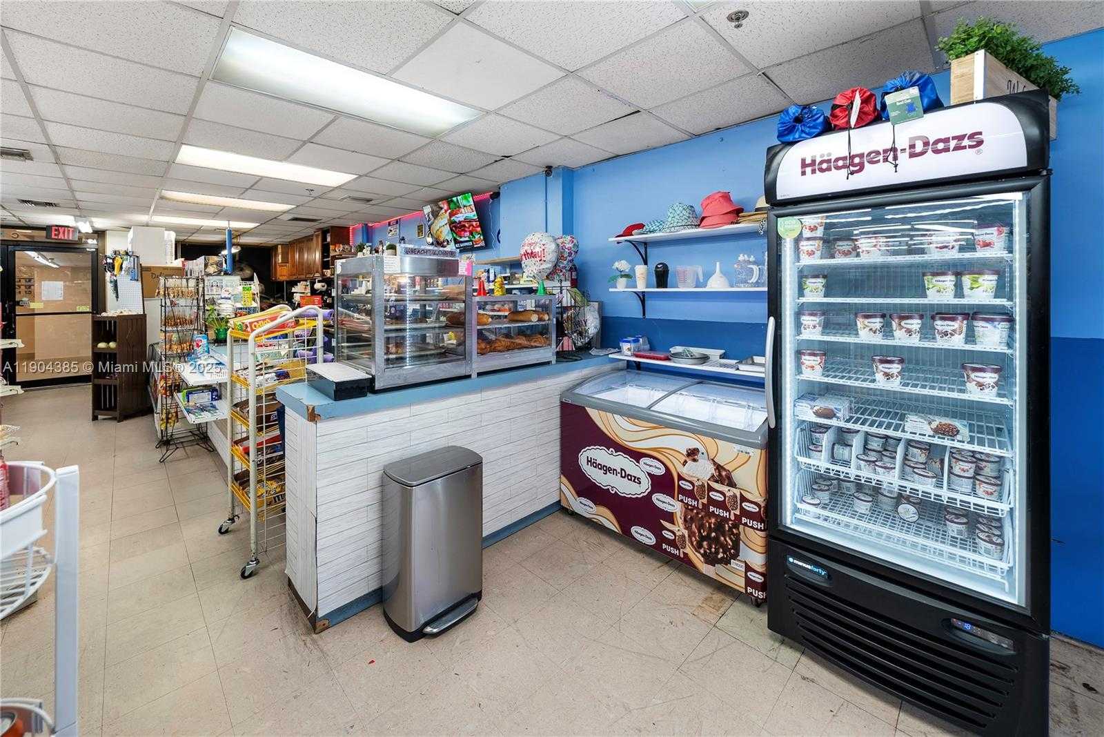 Small Image of 2555 COLLINS AVE #904, Miami Beach Number 31