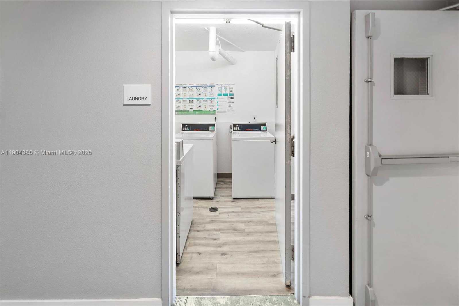 Small Image of 2555 COLLINS AVE #904, Miami Beach Number 42