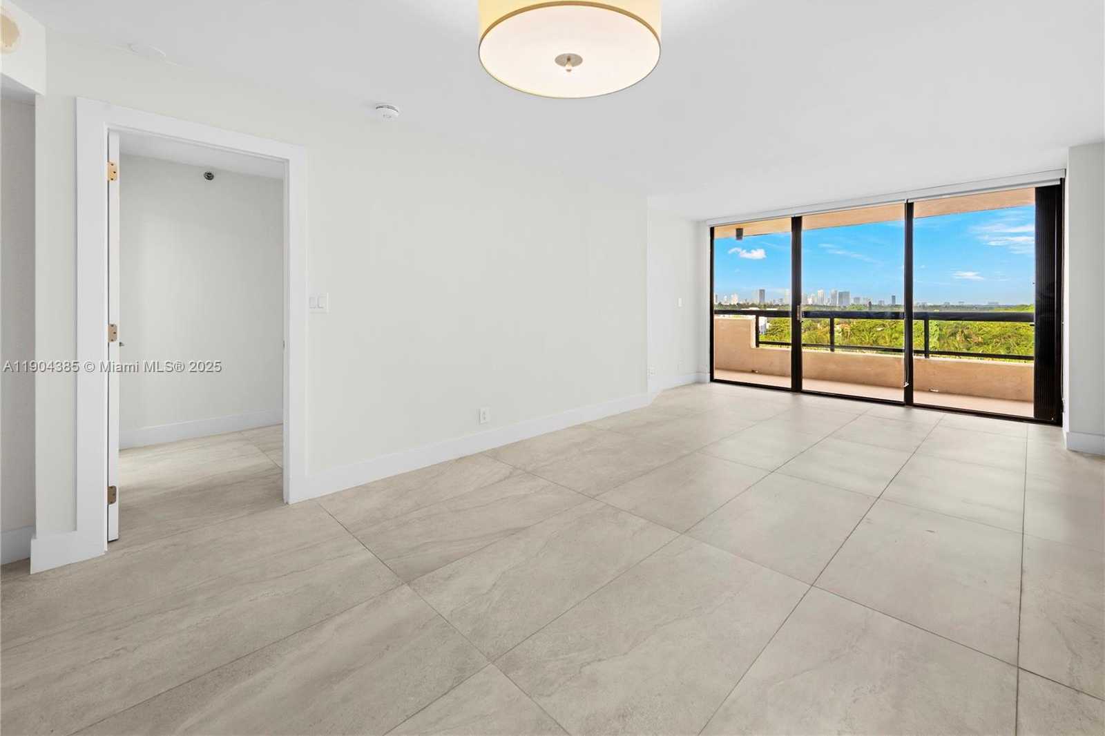 Small Image of 2555 COLLINS AVE #904, Miami Beach Number 7