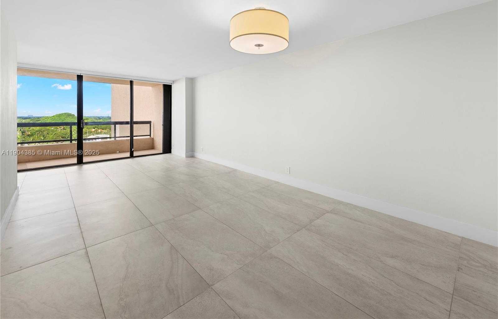 Small Image of 2555 COLLINS AVE #904, Miami Beach Number 8
